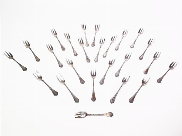 Serie di ventiquattro forchette da dolce in argento
