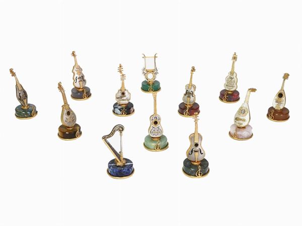 A Set of Twelve Silver Place Holders  - Auction The Riz Ortolani and Katyna Ranieri collection / Forniture and Art Objects - III - III - Maison Bibelot - Casa d'Aste Firenze - Milano