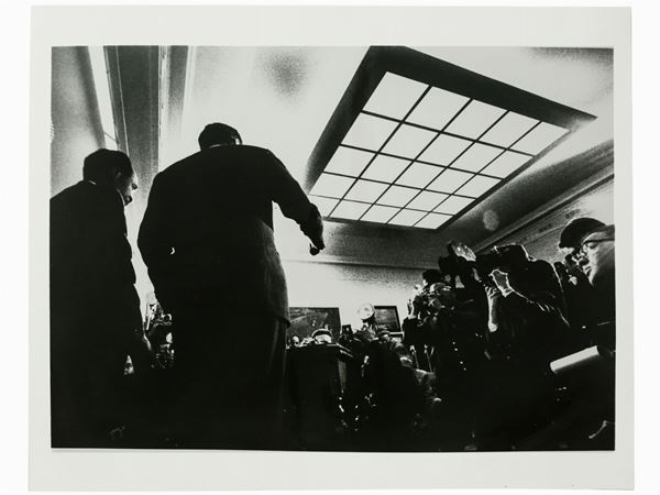 Cornell Capa : Press conference, 1961  ((1918-2008))  - Asta Fotografia - Maison Bibelot - Casa d'Aste Firenze - Milano
