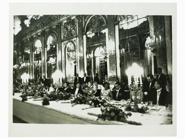 Cornell Capa - Dinner at Versailles  e John Kennedy during a meeting, 1961
