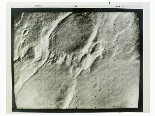 NASA - Mars south polar cap region e The giant's footprint, 1968