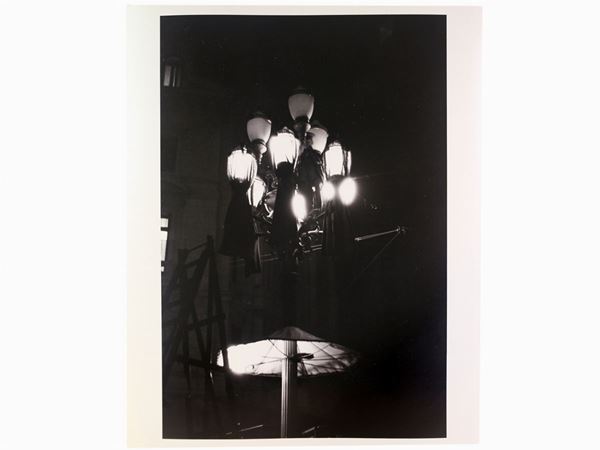 Alfred Eisenstaedt : Street lamp in New York  ((1898-1995))  - Auction Photographs - Maison Bibelot - Casa d'Aste Firenze - Milano
