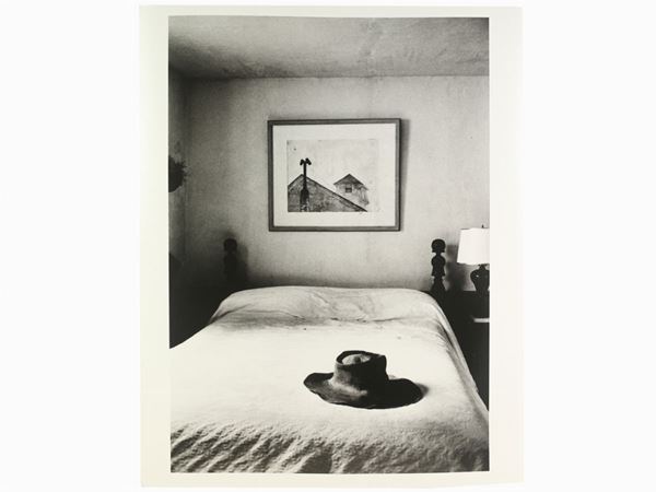 Alfred Eisenstaedt : Andrew Wyeth's Bed and Hat, Maine, 1965  ((1898-1995))  - Auction Photographs - Maison Bibelot - Casa d'Aste Firenze - Milano