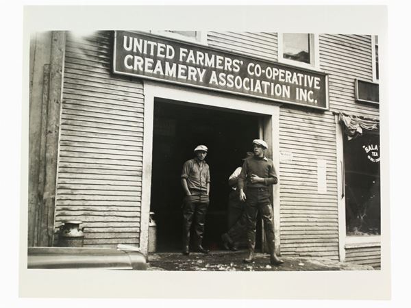 Carl Mydans - Milk Cooperative e Going to the opening