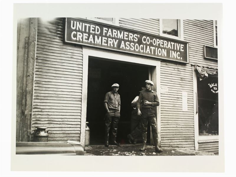 Carl Mydans - Milk Cooperative e Going To The Opening