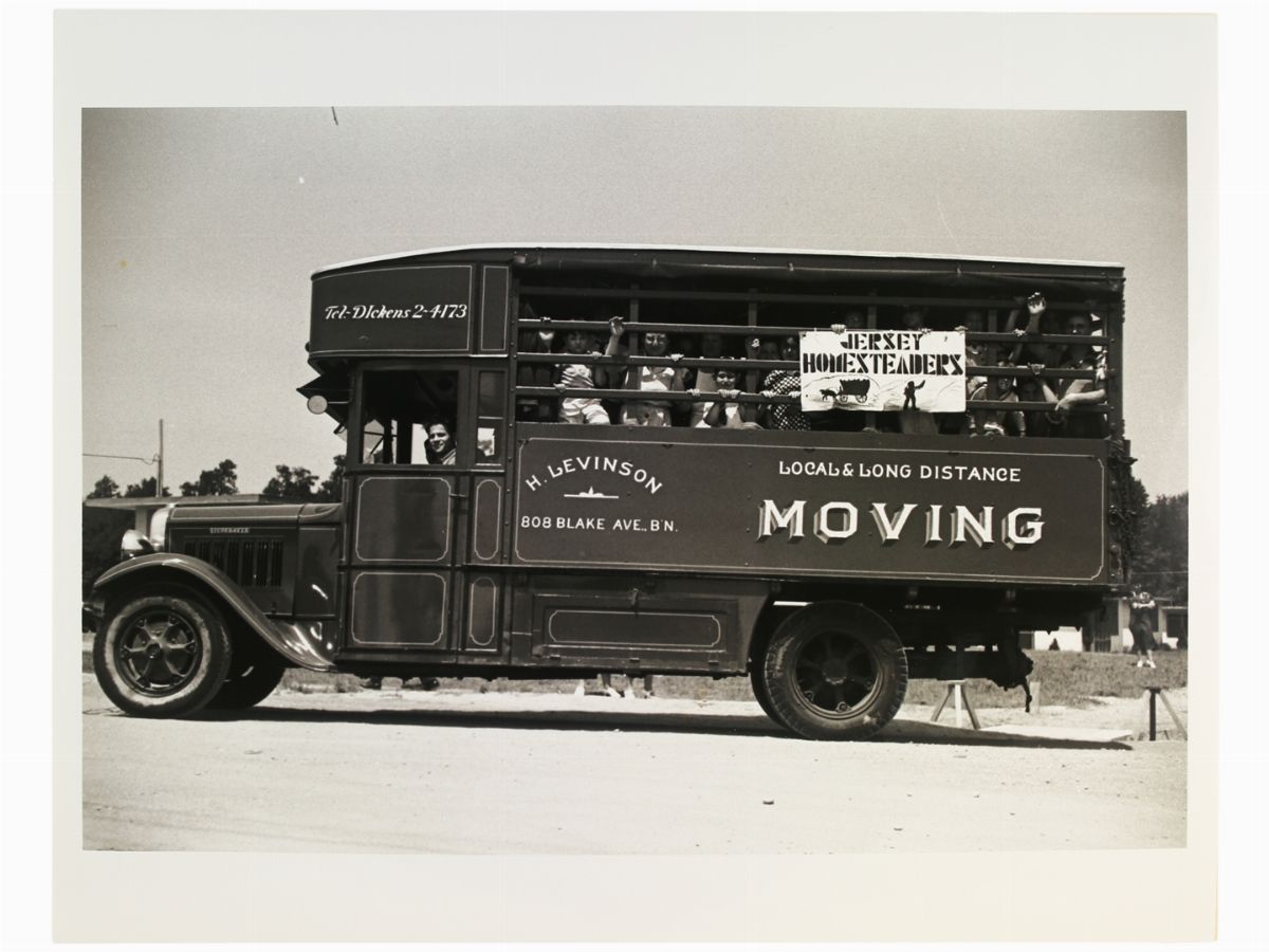 Carl Mydans - Milk Cooperative e Going To The Opening