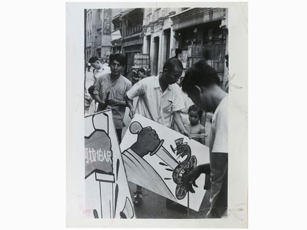Henri Cartier-Bresson - Violent poster, China, 1961