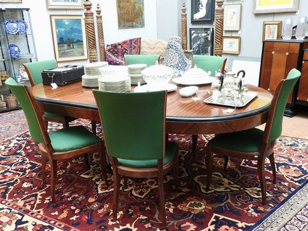A Round Mahogany Veneered Extendible Dining Table  (Déco Period)  - Auction The Riz Ortolani and Katyna Ranieri collection / Forniture and Art Objects - III - III - Maison Bibelot - Casa d'Aste Firenze - Milano