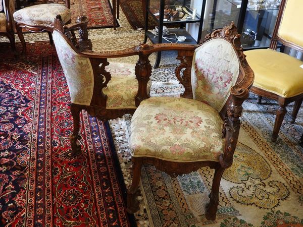 A walnut conversation sofa  (late 19th century)  - Auction Furniture and Oldmaster painting / Modern and Contemporary Art - I - Maison Bibelot - Casa d'Aste Firenze - Milano