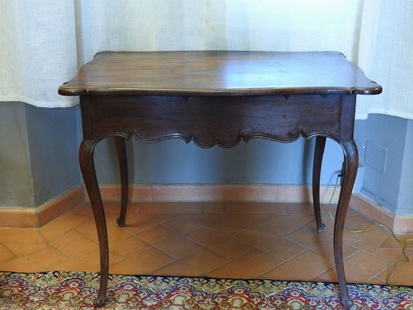 A Walnut Table  (mid 18th Century)  - Auction The Riz Ortolani and Katyna Ranieri collection / Forniture and Art objects  - II - II - Maison Bibelot - Casa d'Aste Firenze - Milano