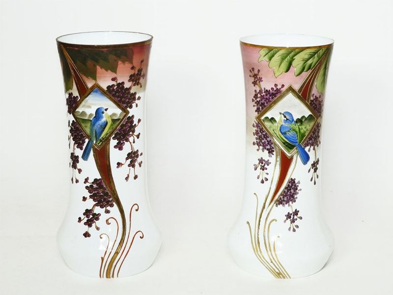 Coppia di Vasi in Opaline Bianca