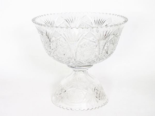 A Cut Crystal Centrepiece  - Auction The Riz Ortolani and Katyna Ranieri collection / Forniture and Art objects  - II - II - Maison Bibelot - Casa d'Aste Firenze - Milano