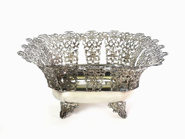 A Square Silver Basket  - Auction The Riz Ortolani and Katyna Ranieri collection / Forniture and Art objects  - II - II - Maison Bibelot - Casa d'Aste Firenze - Milano