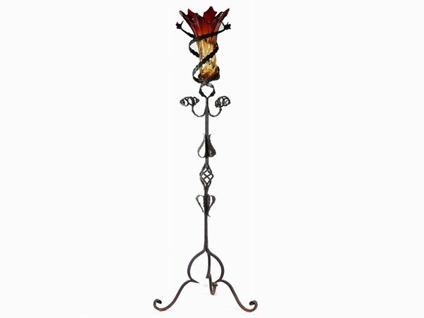 A Wrought Iron Vase Stand