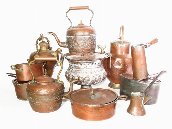 A Lot of Copper Items  - Auction The Riz Ortolani and Katyna Ranieri collection / Forniture and Art objects  - II - II - Maison Bibelot - Casa d'Aste Firenze - Milano