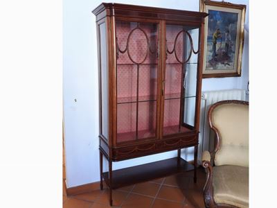 Vetrina Impiallacciata in Mogano