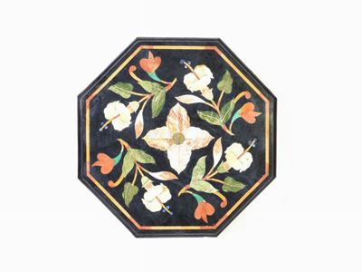 Piano in Marmo Nero e Commesso di Pietre Dure