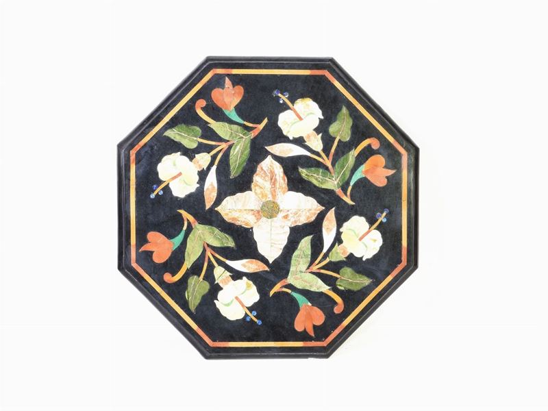 Piano in Marmo Nero e Commesso di Pietre Dure