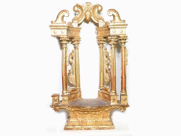 Altarino in legno intagliato e dorato