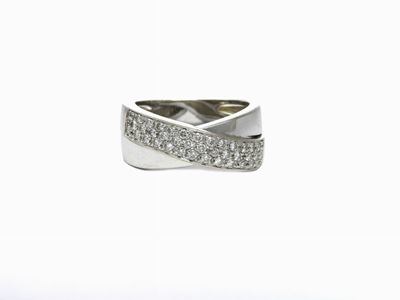 Anello in Oro Bianco con Diamanti