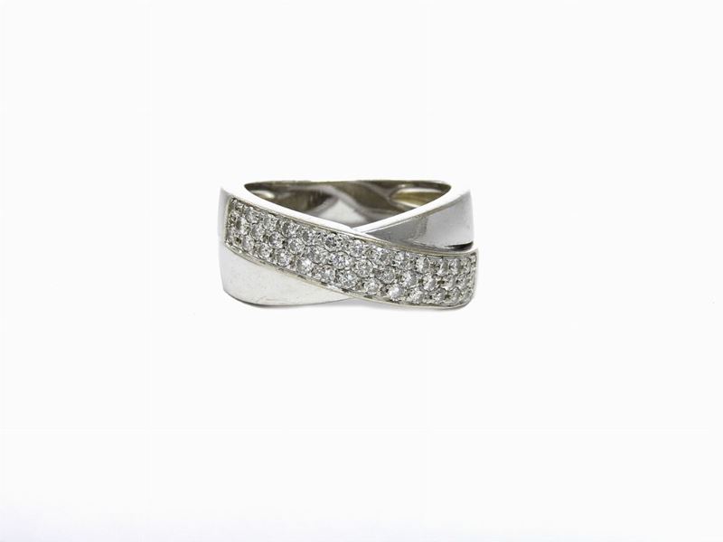 Anello in Oro Bianco con Diamanti