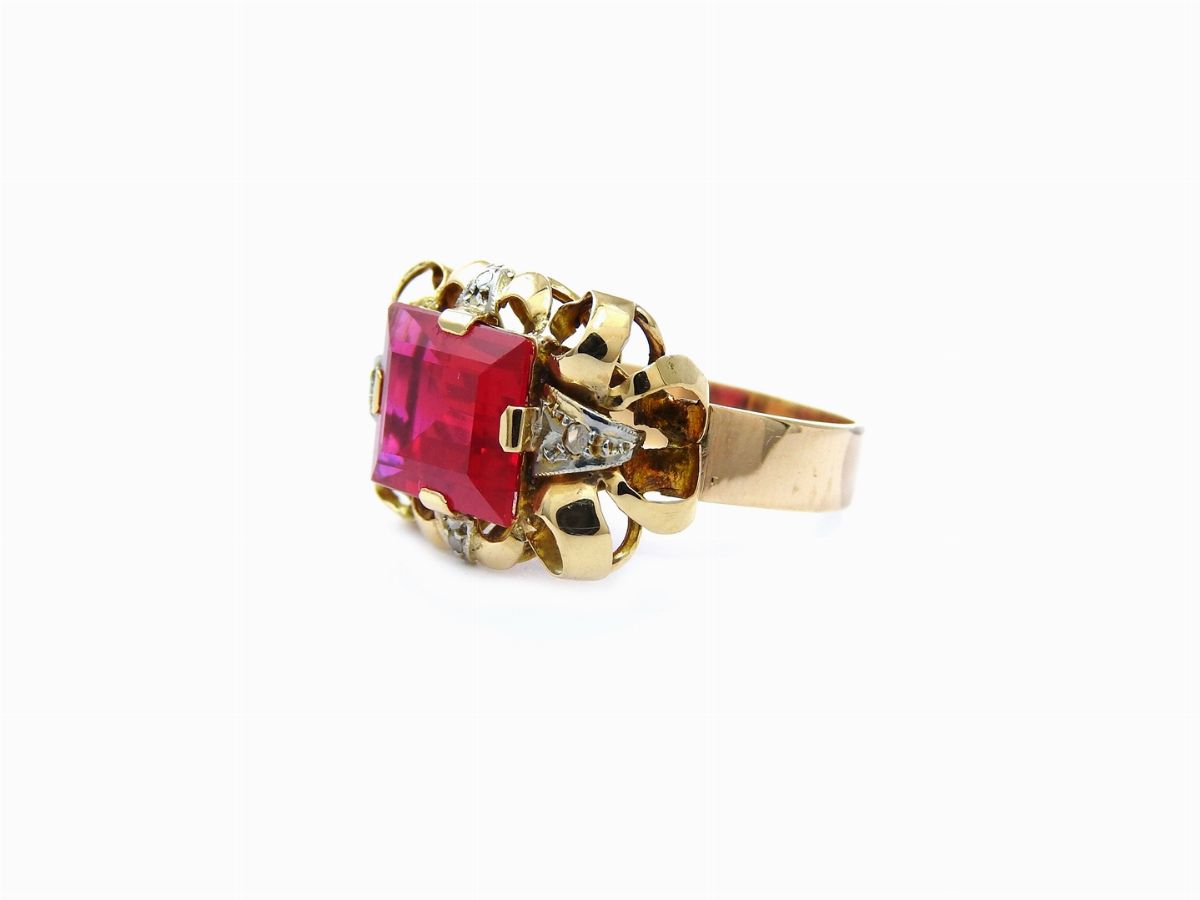 Anello in Oro Giallo e Bianco 375/1000 con Rubino Sintetico
