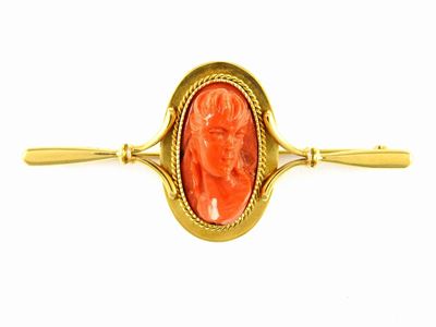Spilla a Barretta in Oro Giallo e Corallo Rosso Inciso