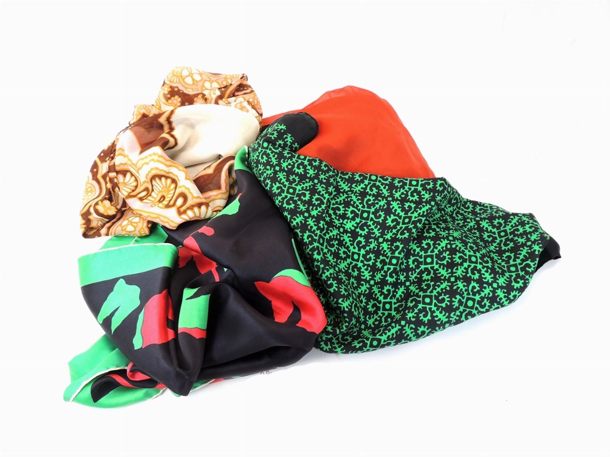 Lotto di Foulard e Scialli in Seta, Lana e Viscosa