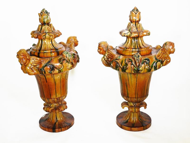 Coppia di Grandi Vasi da Giardino in Maiolica