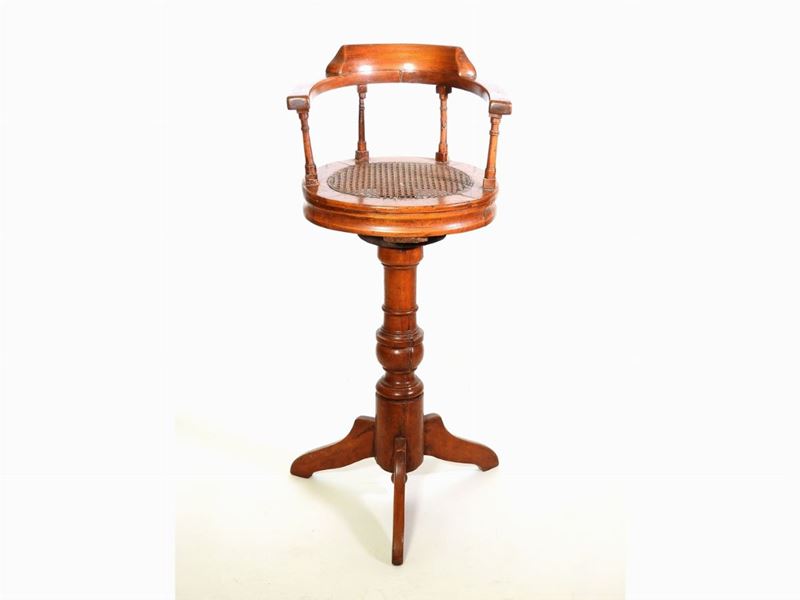 Sgabello da Barbiere in Noce
