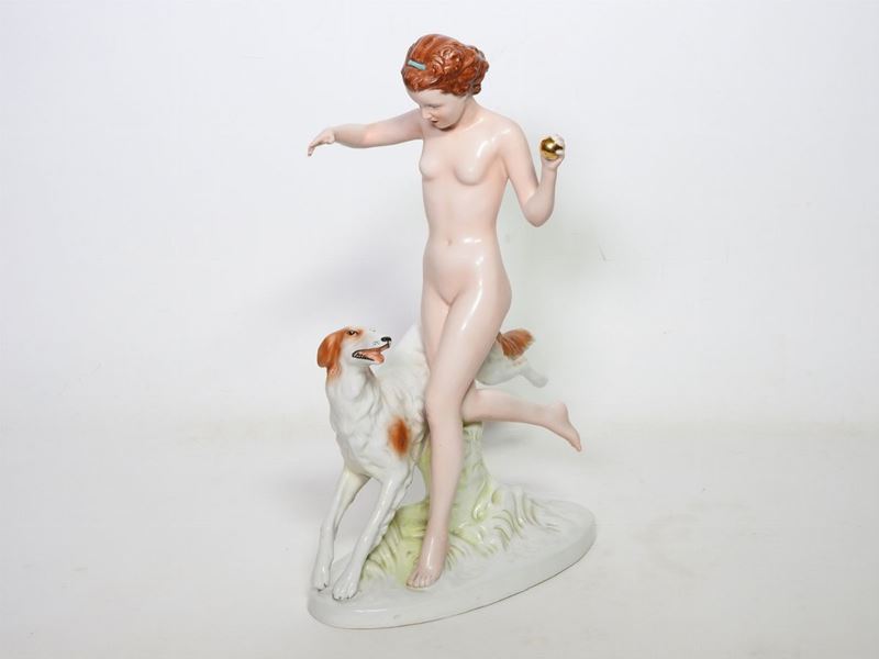 Figura in Porcellana Policroma, Manifattura Royal Dux