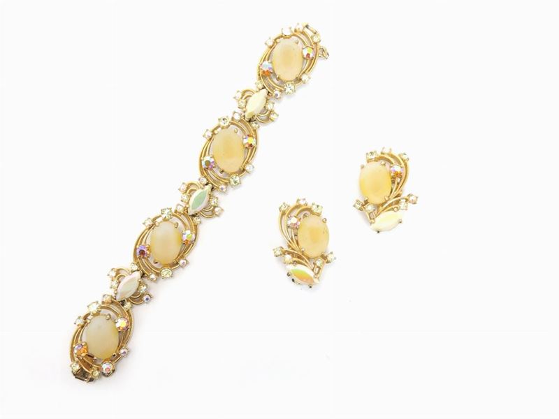 Demi Parure in Metallo Dorato, Strass e Vetro Satinato, Elsa Schiaparelli