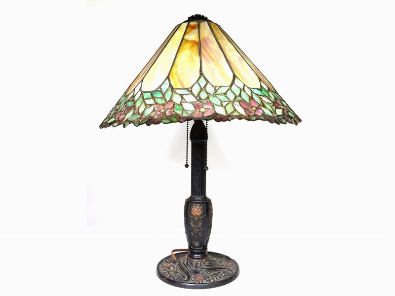Lampada con Struttura in Metallo Stampato