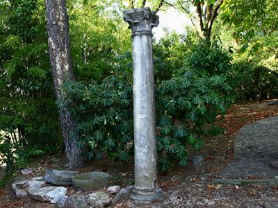 Antica Colonna in Marmo di Carrara