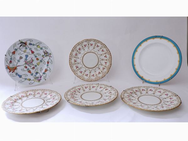 A Polychrome Porcelain Dishes Lot