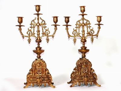 Coppia di Candelabri in Metallo Dorato