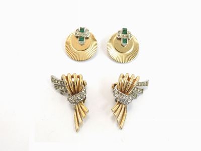 Due Paia di Orecchini in Metallo Dorato e Strass, Boucher