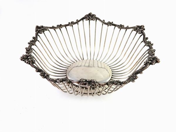 A Silver Basket  - Auction House sale: Art and Design in "Horto Antico" villa - III - III - Maison Bibelot - Casa d'Aste Firenze - Milano