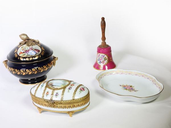 A Polychrome Porcelain Lot  - Auction House sale: Art and Design in "Horto Antico" villa - III - III - Maison Bibelot - Casa d'Aste Firenze - Milano