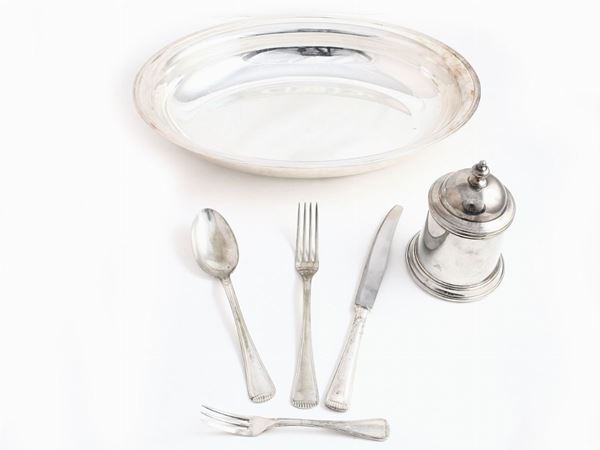 A Table Items Lot