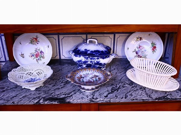 A Lot of Porcelain and Ceramic Items  - Auction House sale: Art and Design in "Horto Antico" villa - I - I - Maison Bibelot - Casa d'Aste Firenze - Milano