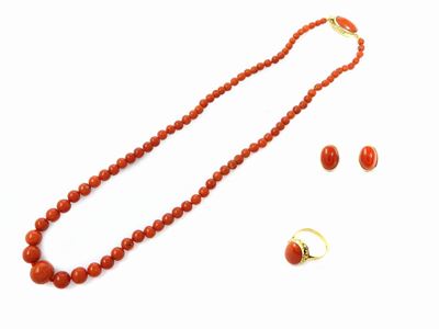 Parure Girocollo Scalare, Orecchini e Anello in Oro Giallo e Corallo Rosso