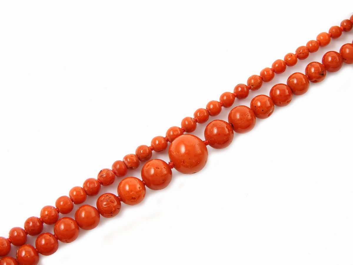 Parure Girocollo Scalare, Orecchini e Anello in Oro Giallo e Corallo Rosso