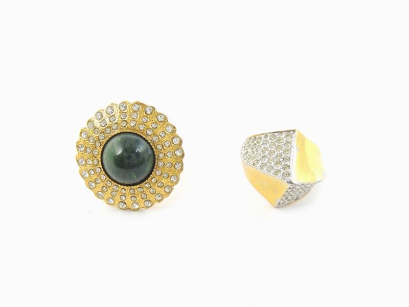 Due Anelli in Metallo Dorato, Strass e Vetro