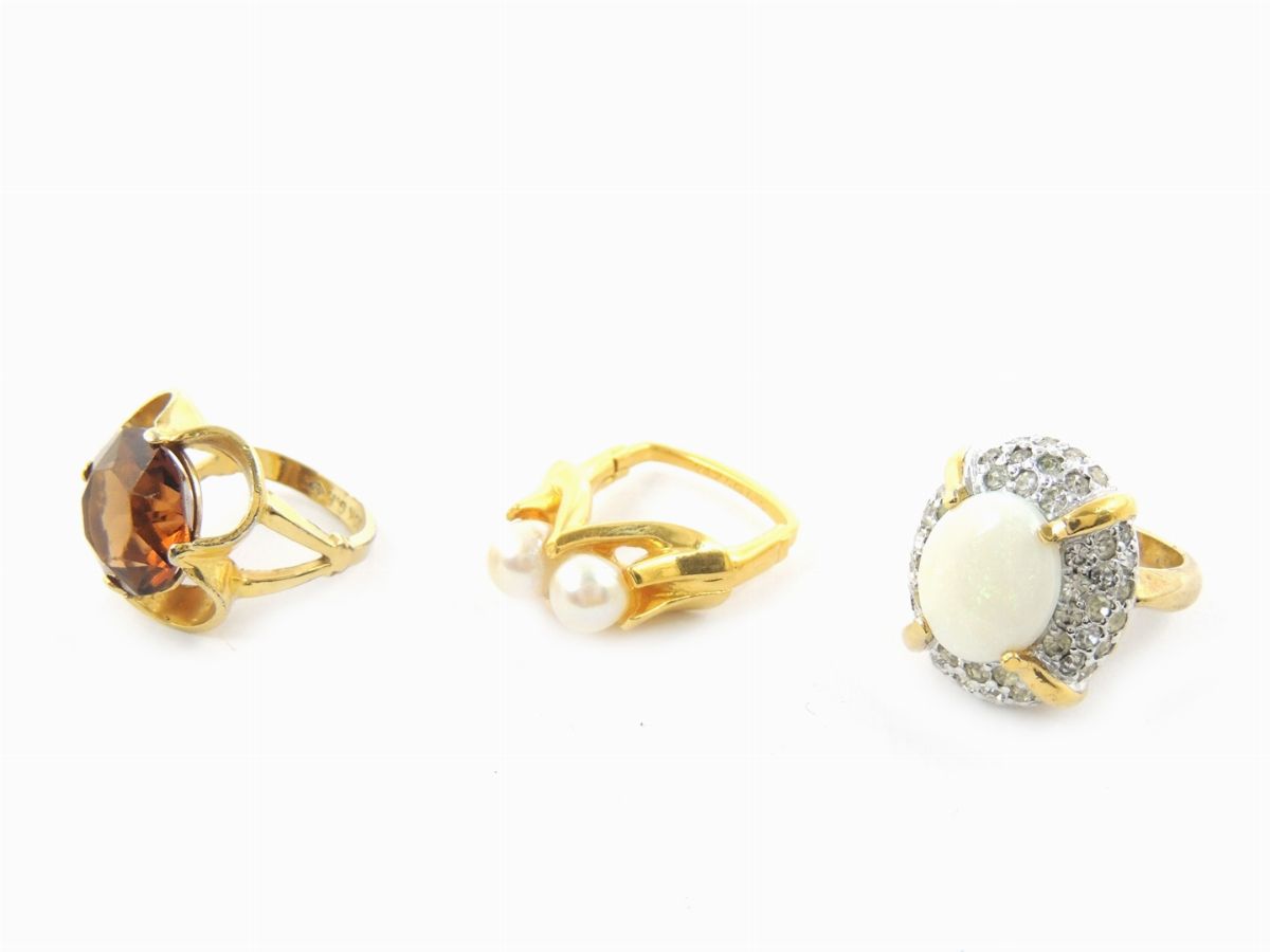 Tre Anelli in Metallo Dorato, Strass, Vetro e Perle Simulate