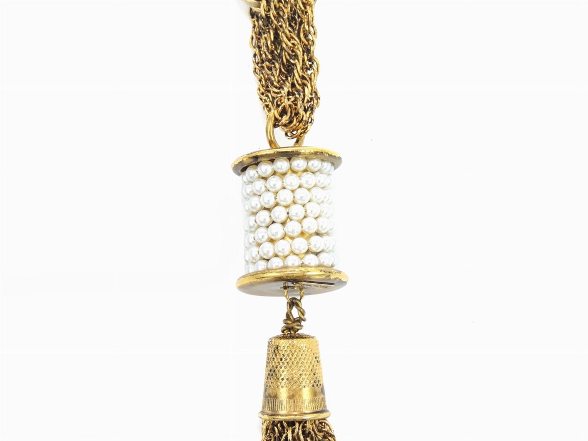 Collana in Metallo Dorato e Perle Simulate, Moschino