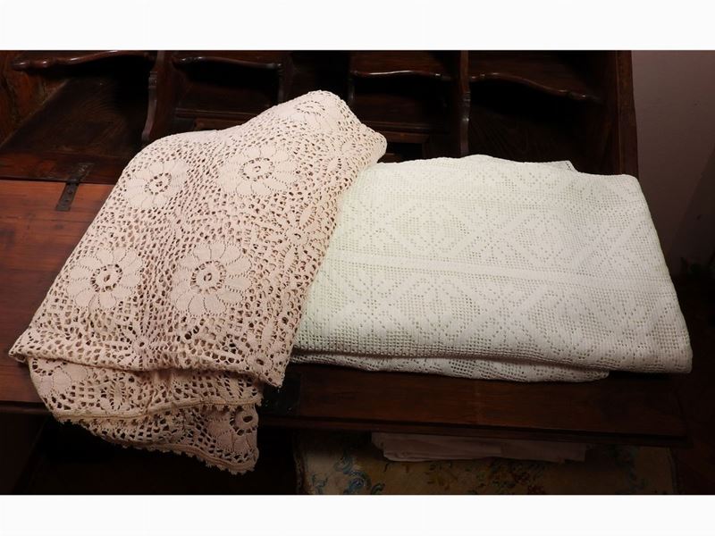 Due Copriletto in Cotone Ricamati a Filet
