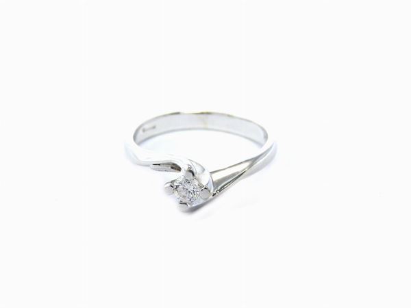 White gold Meridien diamond ring