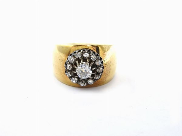 Yellow gold and silver band ring with diamonds