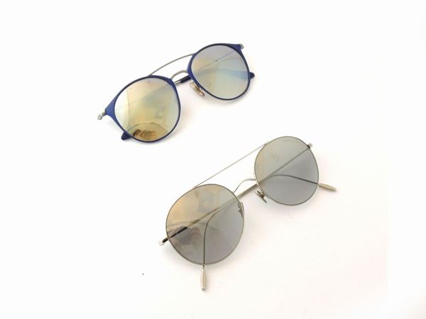 Due paia di occhiali sa sole, Giorgio Armani e Ray Ban